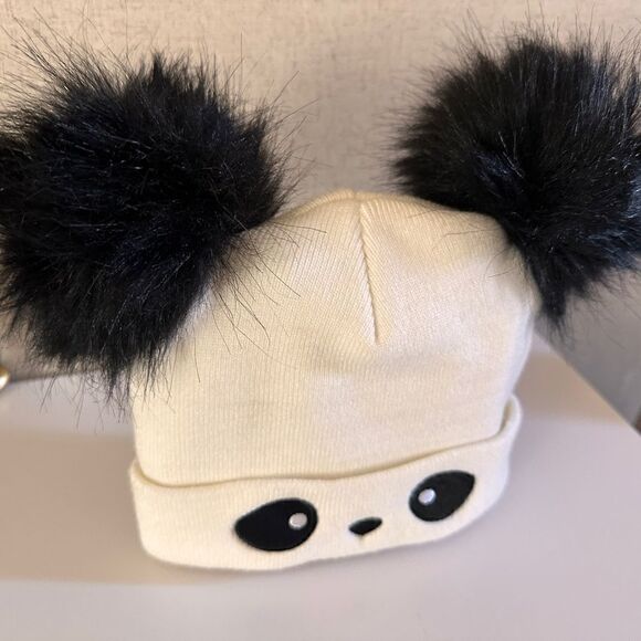 Cozy Panda Knit Beanie with Pom-Pom Ears for Kids - Picture 13 of 17